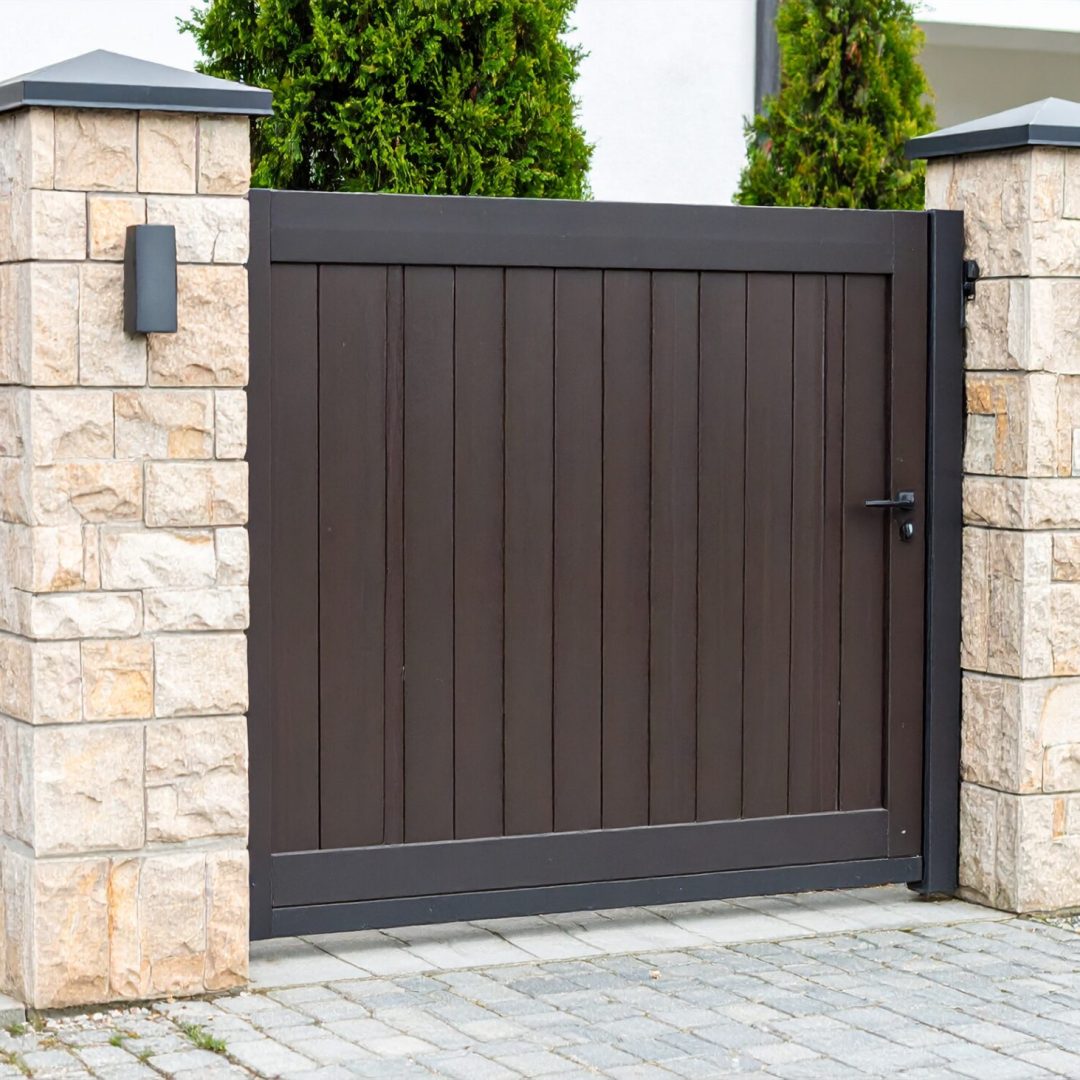 Firefly_Photo ultra réaliste d’un portail motorisé installé à l’entrée d’une maison ou d’un s 867834