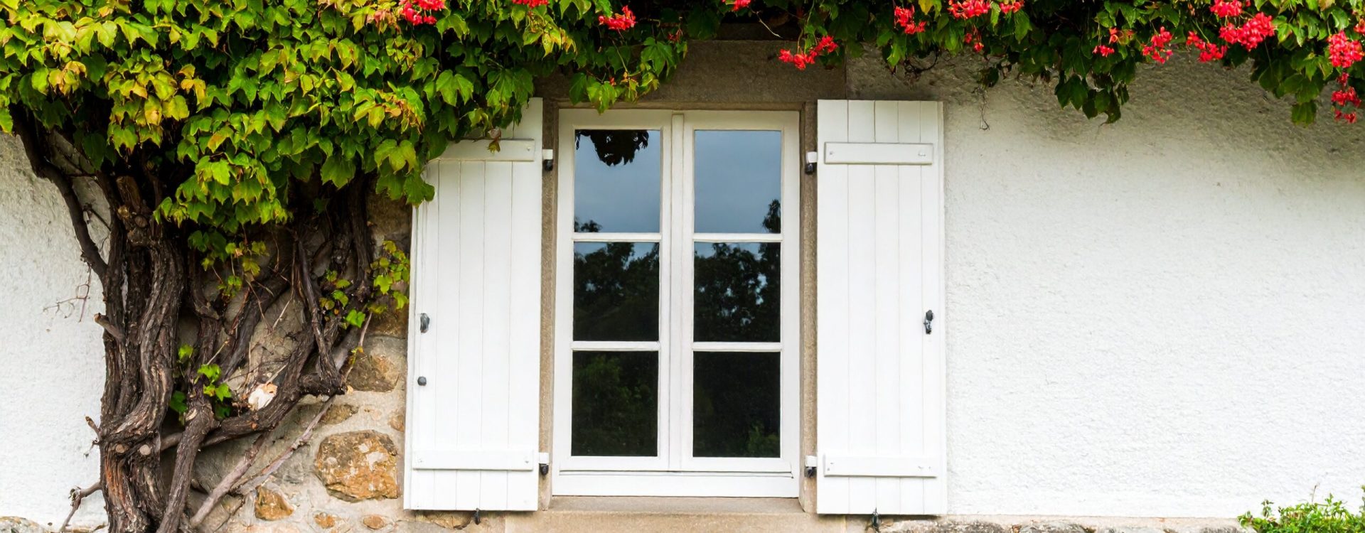 Firefly_Ultra-realistic photo of the exterior of a real residential house with a window equip 702754