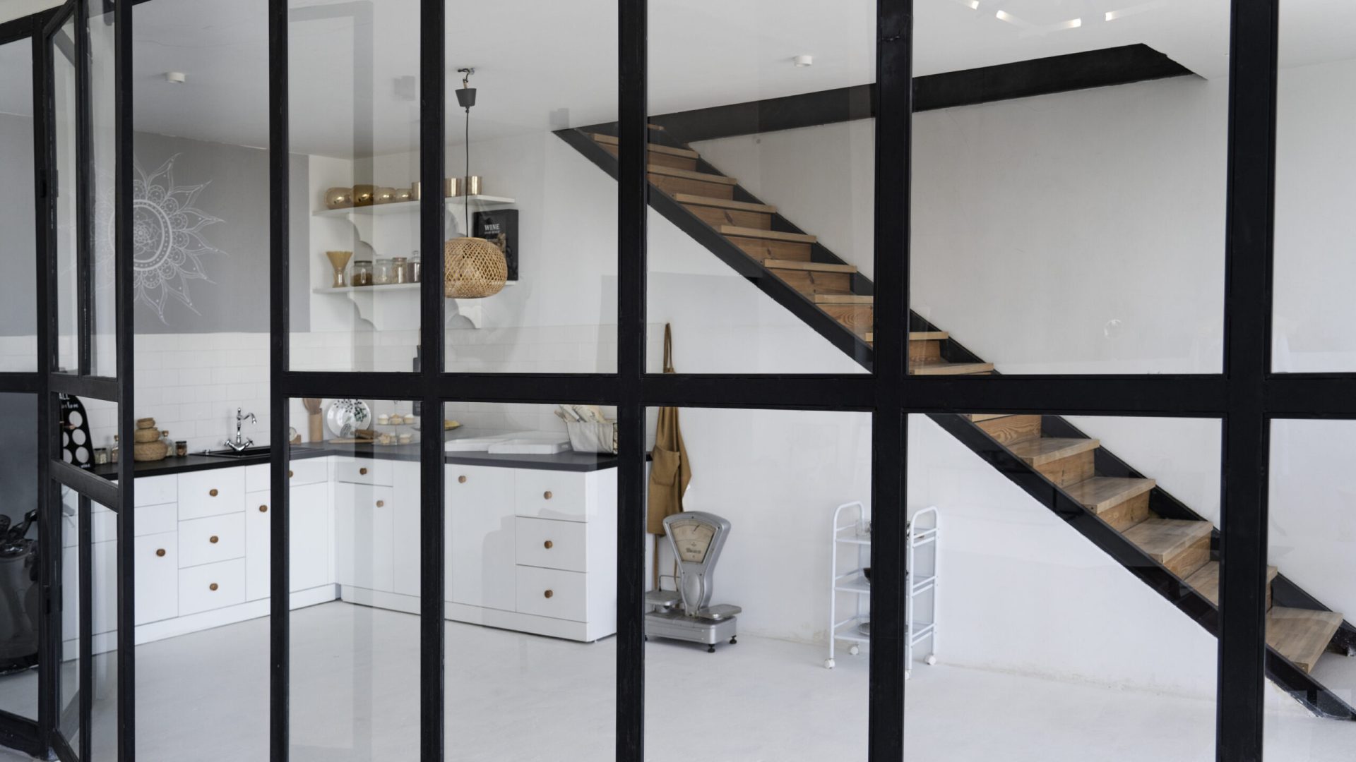 arriere-plan-interieur-de-la-maison-pour-les-appels-de-zoom